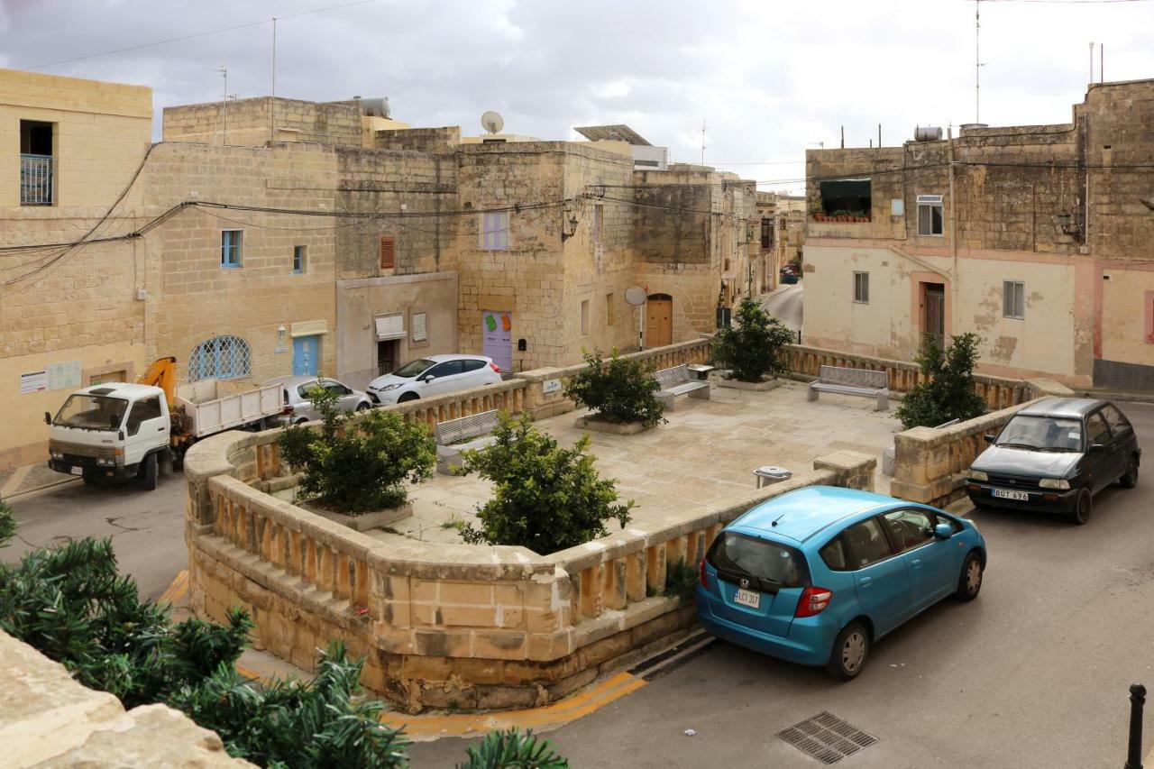 5 Minute Walk From Malta Airport Villa Gudja Exterior photo